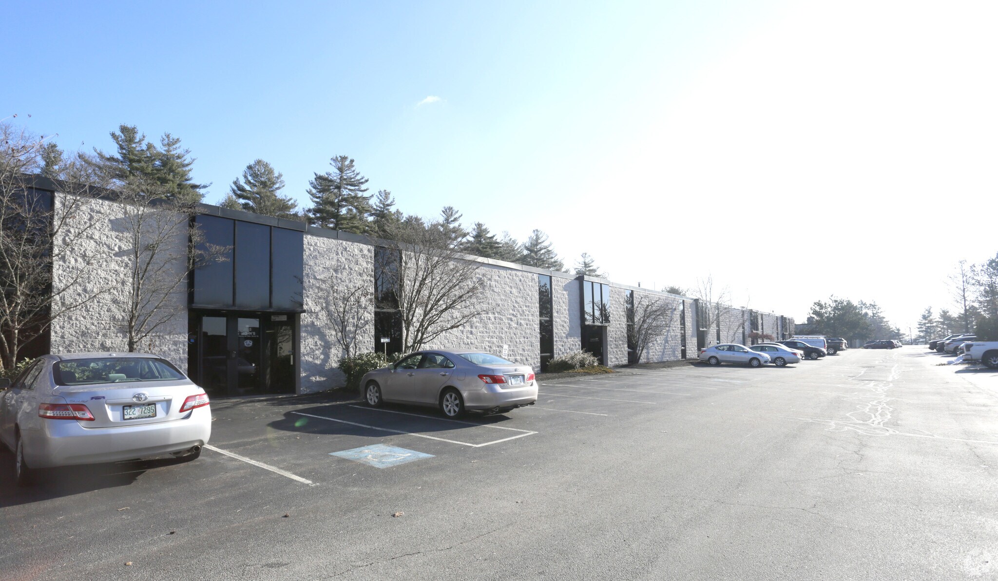 8 Industrial Way, Salem, NH à louer Photo principale– Image 1 sur 3