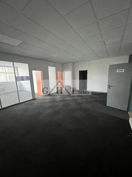 Bureau dans Saint-Ouen-sur-Seine à louer - Photo de l’immeuble – Image 2 sur 9