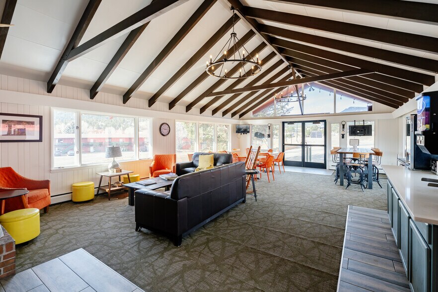 800 Big Thompson Ave, Estes Park, CO à vendre - Photo de l’immeuble – Image 2 sur 13