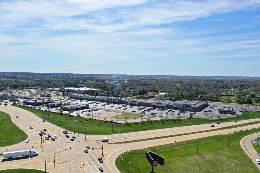 1001-1089 W Lane Rd, Machesney Park, IL à louer - Photo de l’immeuble – Image 3 sur 5