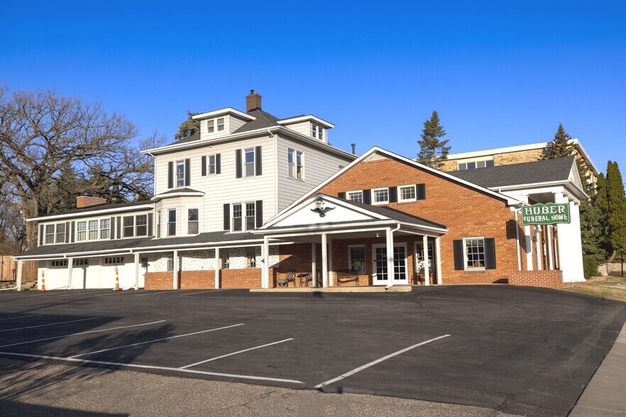 520 2nd St, Excelsior, MN à vendre - Photo principale – Image 1 sur 44