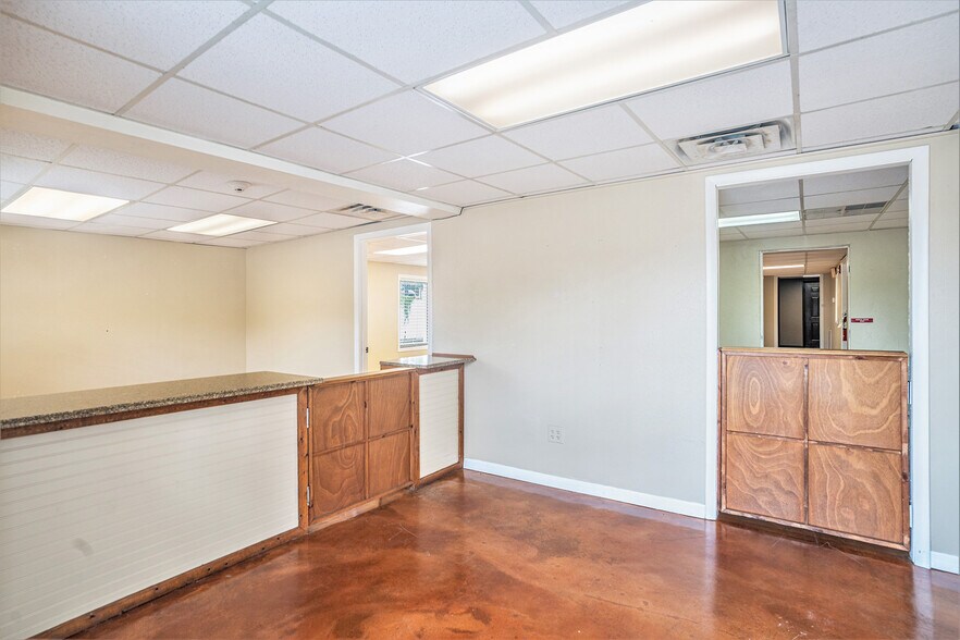 2801-E 60 hwy, Valrico, FL à vendre - Photo intérieure – Image 2 sur 38