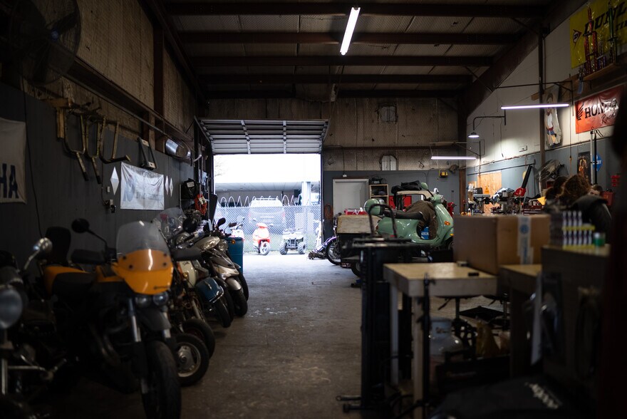 405 Tillery St, Austin, TX à louer - Photo de l’immeuble – Image 3 sur 5
