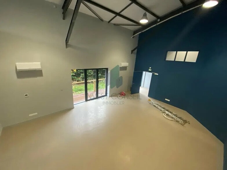 Local d’activités dans Montlignon à louer - Photo de l’immeuble – Image 2 sur 9