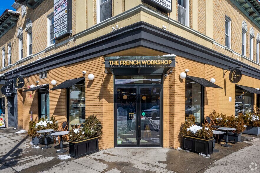 21333 39th Ave, Bayside, NY à louer - Photo de l’immeuble – Image 3 sur 4
