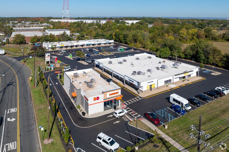 100% Leased NNN Retail Center - Route 27 portefeuille de 3 biens à vendre sur LoopNet.fr - Photo de l’immeuble – Image 1 sur 21