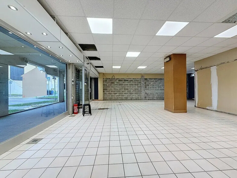 Local commercial dans Boos à louer - Photo de l’immeuble – Image 1 sur 12