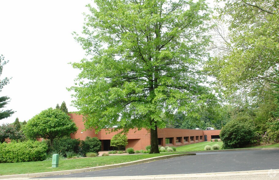 609 Epsilon Dr, Pittsburgh, PA à louer - Photo de l’immeuble – Image 3 sur 15