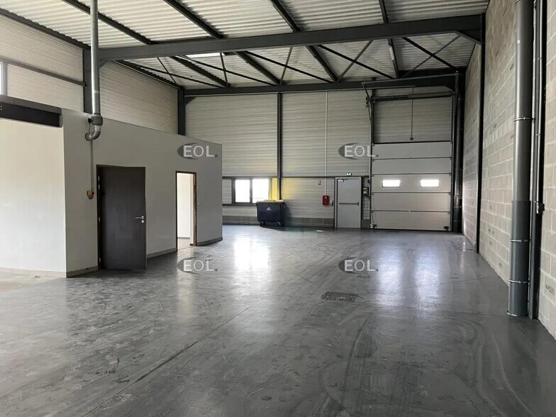 Local d’activités dans Dieudonné à louer - Photo intérieure – Image 3 sur 9