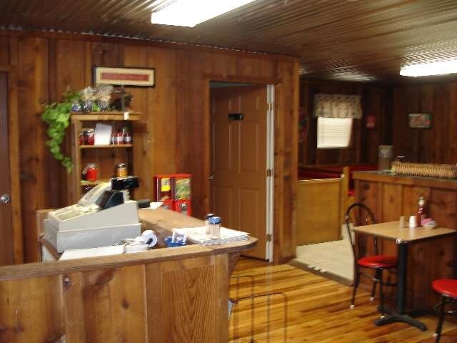 1502 W Main, Honey Grove, TX à vendre - Photo intérieure – Image 3 sur 6