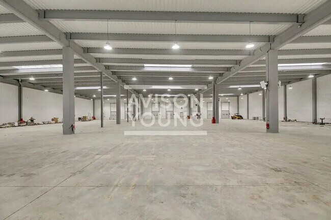 Plus de détails pour Local d'activités à louer