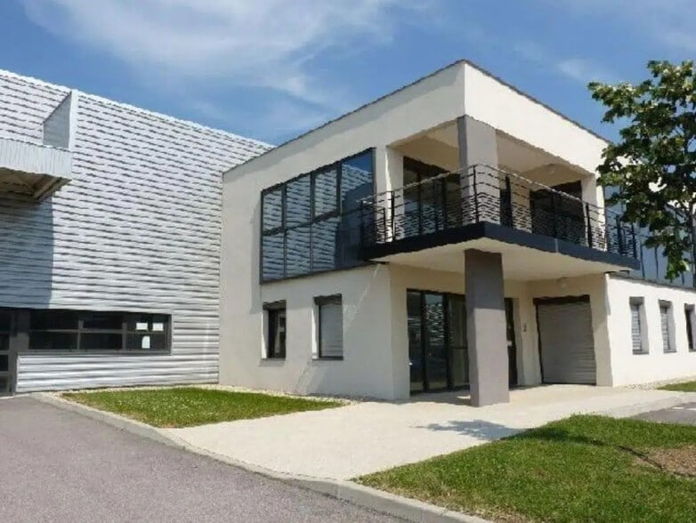 185 D Rue Louise Labé, Chaponnay à louer - Photo de l’immeuble – Image 3 sur 6