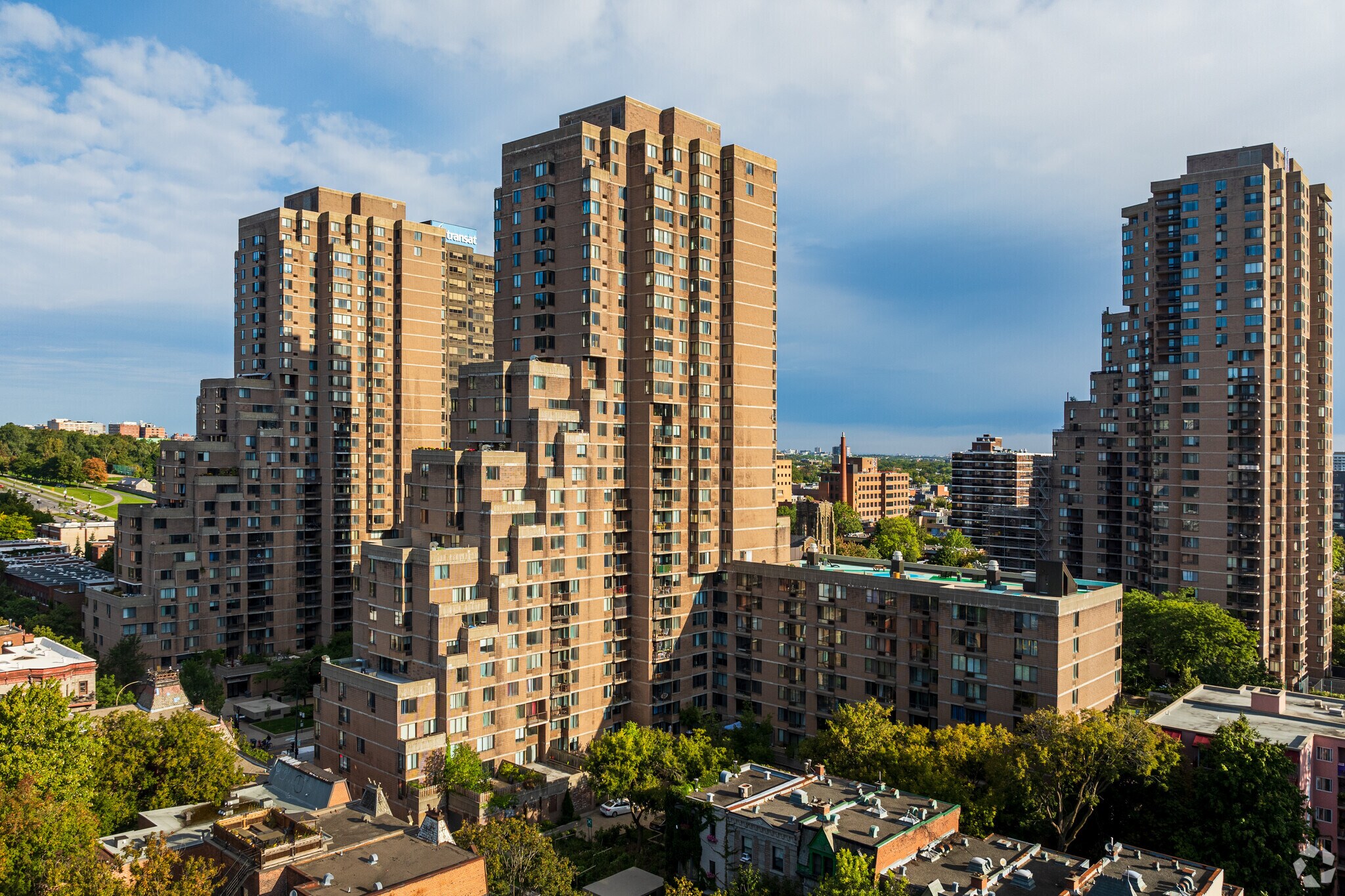 350 Rue Prince-Arthur O, Montréal, QC à louer Photo principale– Image 1 sur 35