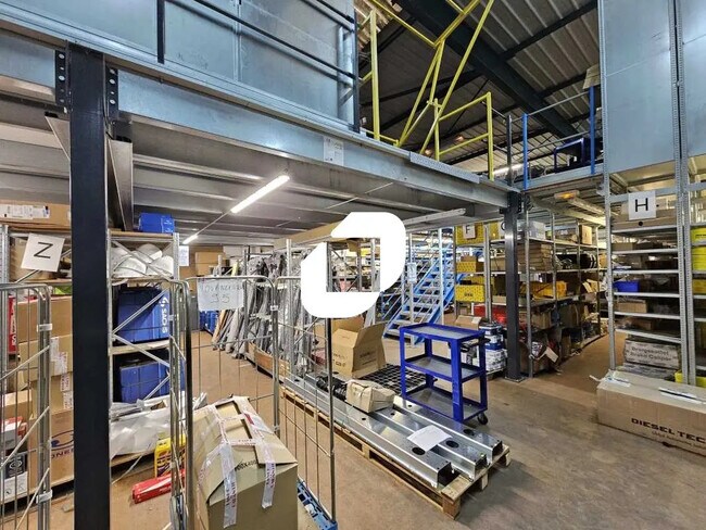 Plus de détails pour Bureau, Industriel/Logistique à louer