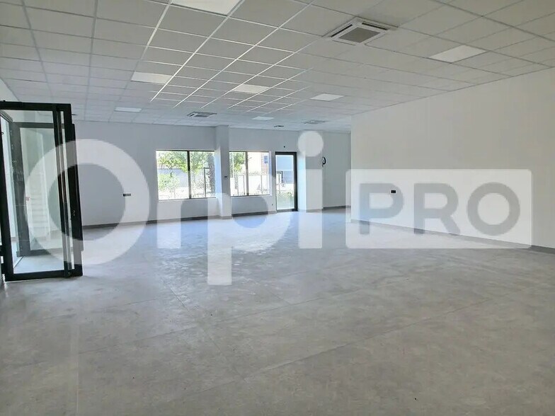 Local commercial dans Serris à louer - Photo de l’immeuble – Image 1 sur 7