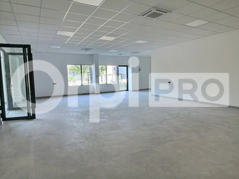 Local commercial dans Serris à louer Photo de l’immeuble– Image 1 sur 8