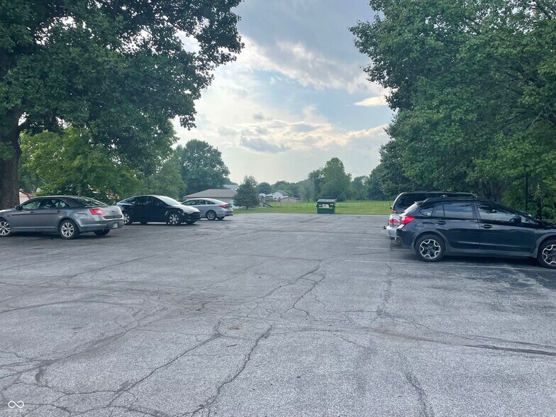 4040 S Meridian St, Indianapolis, IN à louer - Photo de l’immeuble – Image 3 sur 16