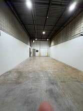 8716-8768 E 33rd St, Indianapolis, IN à louer Photo intérieure– Image 2 sur 6