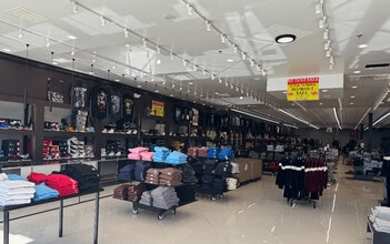 1538 Old Country Rd, Plainview, NY à vendre Photo intérieure– Image 2 sur 4