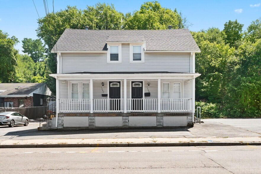 148 & 152 Putnam Pike portefeuille de 2 biens à vendre sur LoopNet.fr - Photo de l’immeuble – Image 2 sur 16