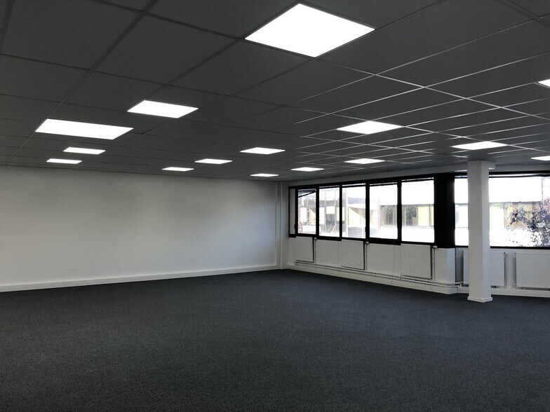 Local d’activités dans Nanterre à louer - Photo de l’immeuble – Image 3 sur 7