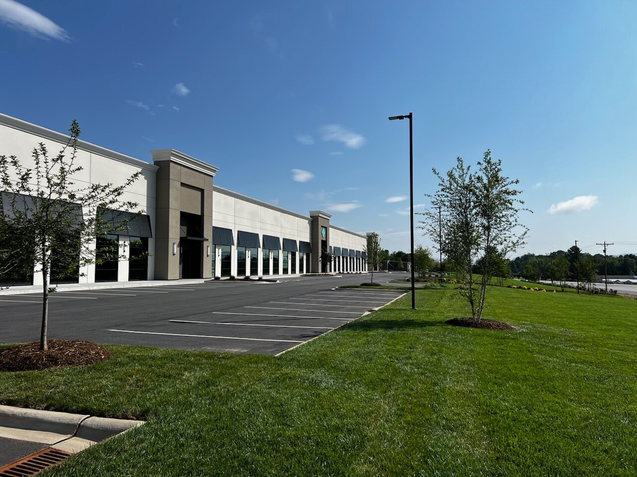 5260 Boylston Hwy, Mills River, NC à louer Photo principale– Image 1 sur 2