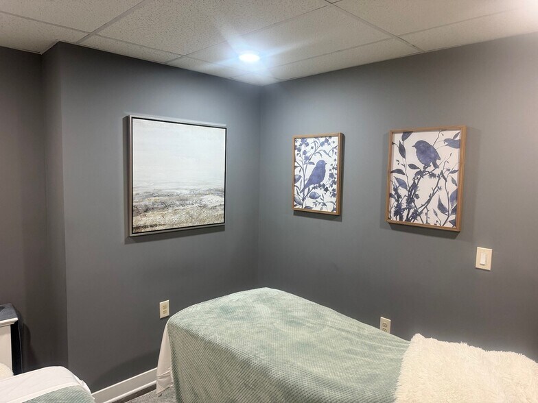 411 W Lake Lansing Rd, East Lansing, MI à louer - Photo de l’immeuble – Image 1 sur 6