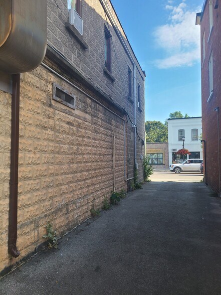 189 Picton Main St, Picton, ON à louer - Photo de l’immeuble – Image 3 sur 3