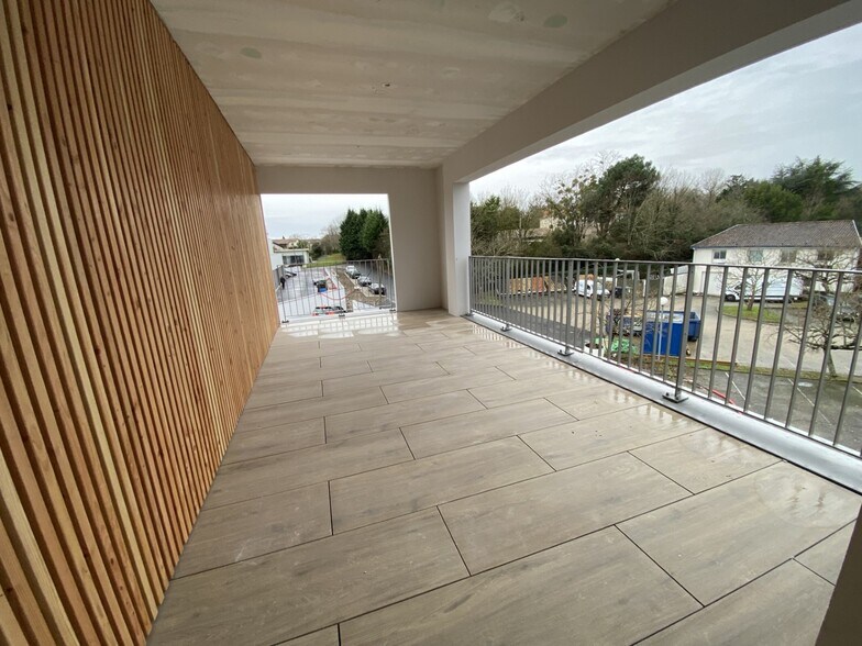 Bureau dans Artigues-près-Bordeaux à louer - Photo de l’immeuble – Image 2 sur 10