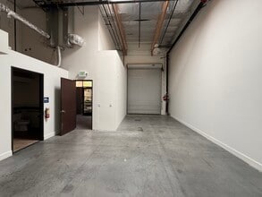 9009 Canoga Ave, Canoga Park, CA à louer Photo intérieure– Image 2 sur 8