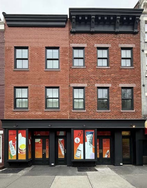 557-559 Hudson St, New York, NY à louer Photo de l’immeuble– Image 1 sur 2