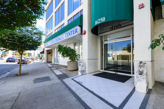 16250 Ventura Blvd, Encino, CA à louer Photo de l’immeuble– Image 1 sur 8