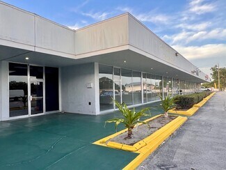 Plus de détails pour 600-672 S Park Ave, Titusville, FL - Local commercial à louer