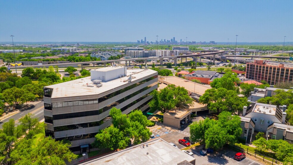 6300 La Calma Dr, Austin, TX à louer - Photo de l’immeuble – Image 2 sur 11