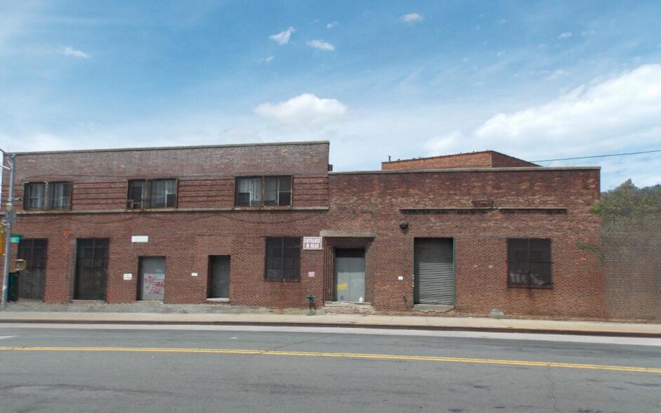 58-01 Grand Ave, Maspeth, NY à vendre - Photo de l’immeuble – Image 3 sur 3