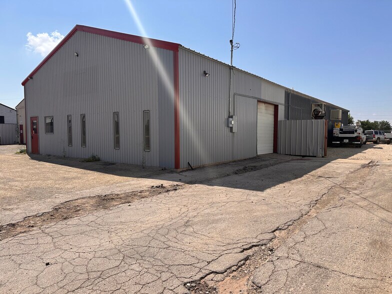 1714 E 2nd St, Odessa, TX à louer - Photo de l’immeuble – Image 1 sur 6