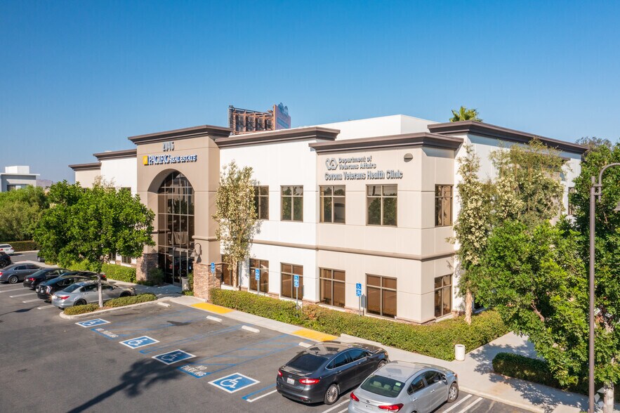 2045 Compton Ave, Corona, CA à louer - Photo de l’immeuble – Image 2 sur 6