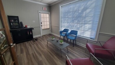 9324-9326 Main St, Manassas, VA à louer Photo intérieure– Image 1 sur 10