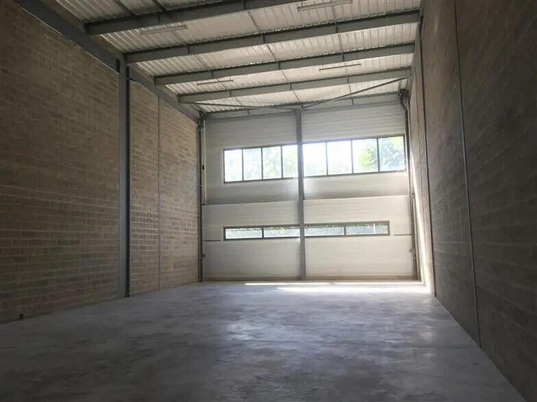 Local d’activités dans Bussy-Saint-Martin à louer - Photo de l’immeuble – Image 3 sur 5