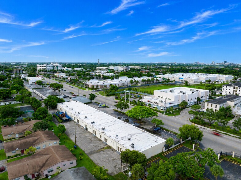 315-353 SW 27th Ave, Fort Lauderdale, FL à louer - Photo de l’immeuble – Image 2 sur 20