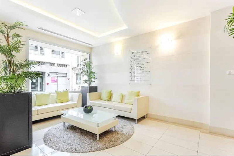 38 Rue De Bassano, Paris à louer - Photo de l’immeuble – Image 3 sur 15