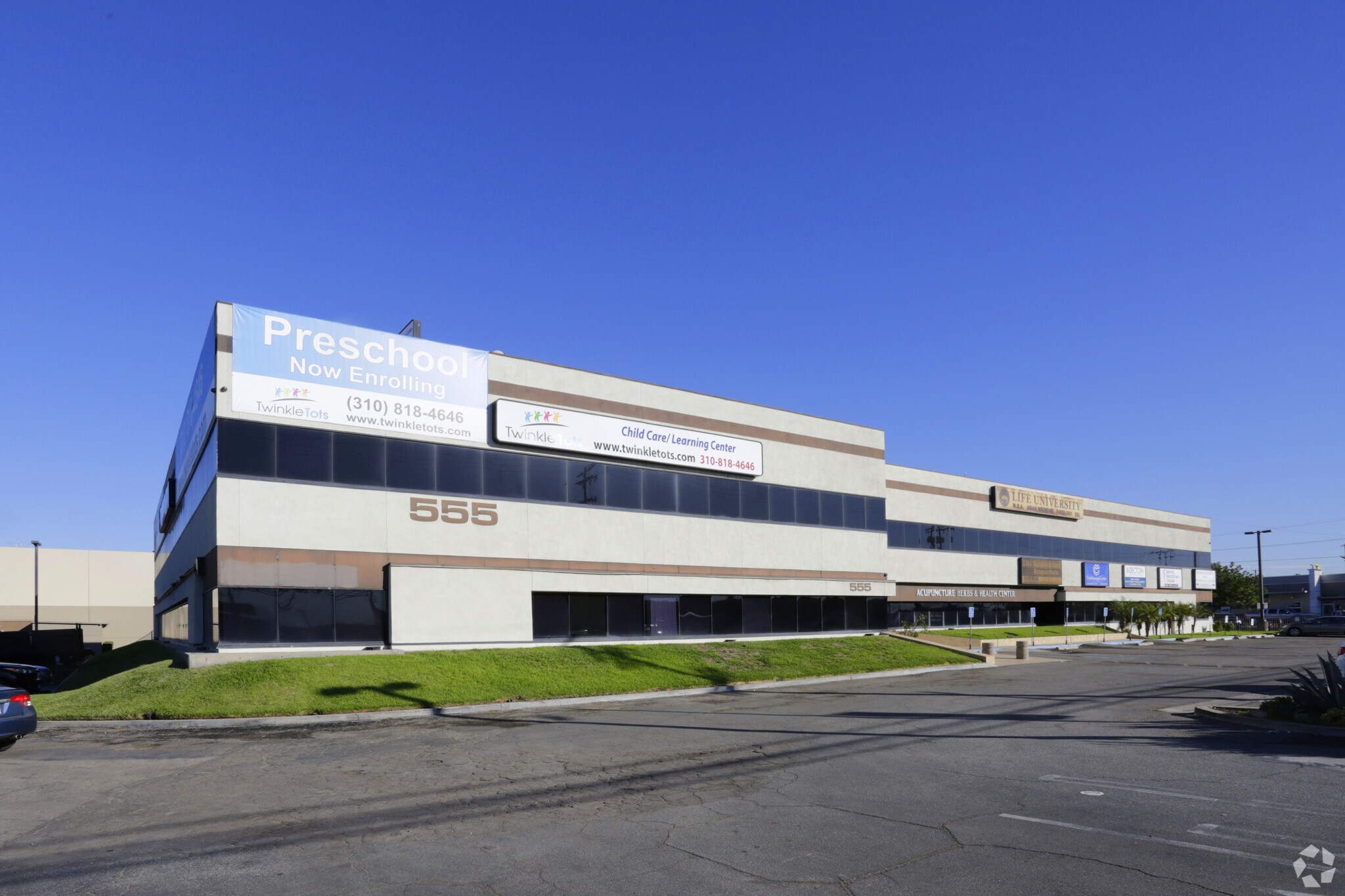 555 W Redondo Beach Blvd, Gardena, CA à louer Photo principale– Image 1 sur 23