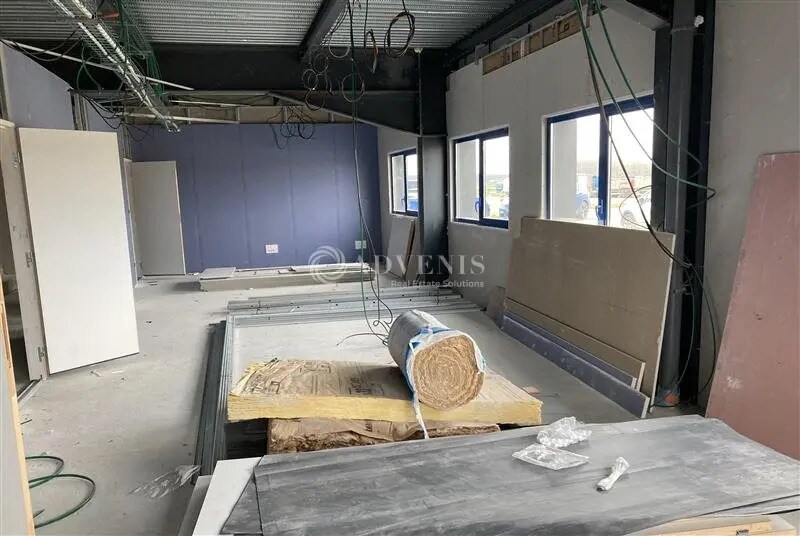 Local d'activités dans Naveil à vendre - Photo de l’immeuble – Image 3 sur 5