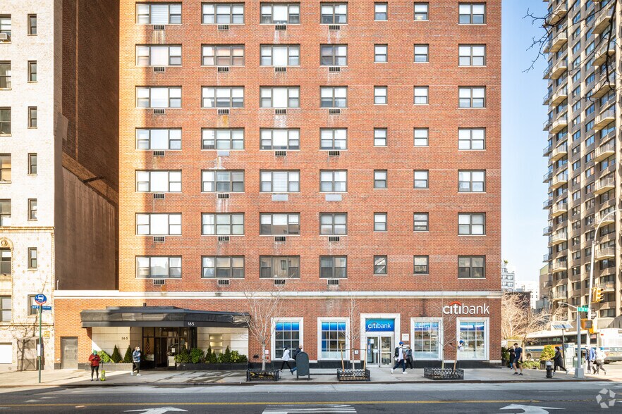 165 E 72nd St, New York, NY à louer - Photo de l’immeuble – Image 3 sur 9