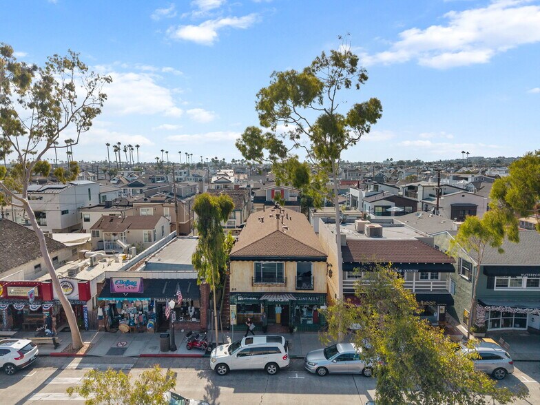 215 Marine Ave, Newport Beach, CA à vendre - Photo de l’immeuble – Image 3 sur 21