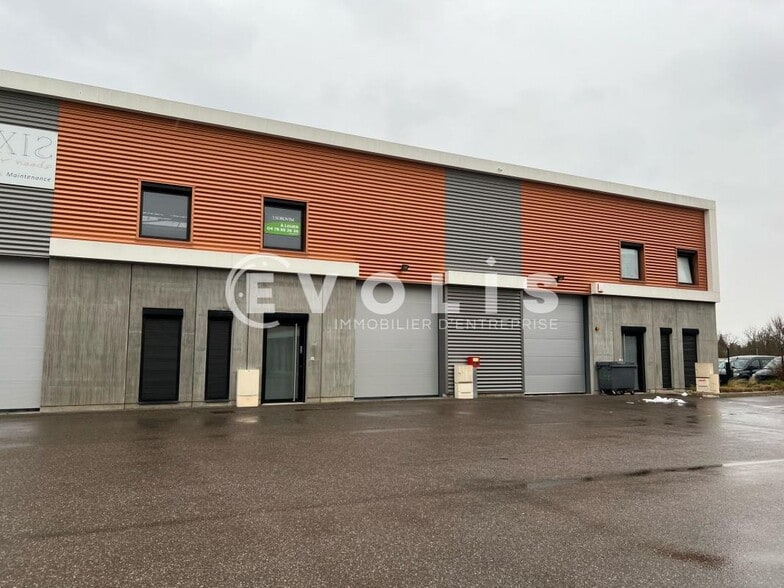 Local d’activités dans Meyzieu à louer - Photo de l’immeuble – Image 1 sur 13