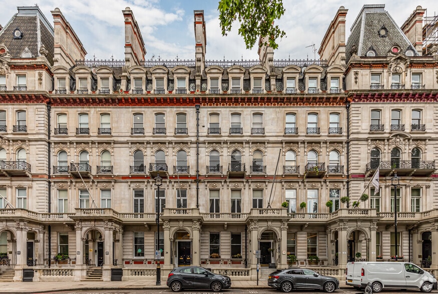 26 Grosvenor Gdns, Londres à louer - Photo de l’immeuble – Image 1 sur 14