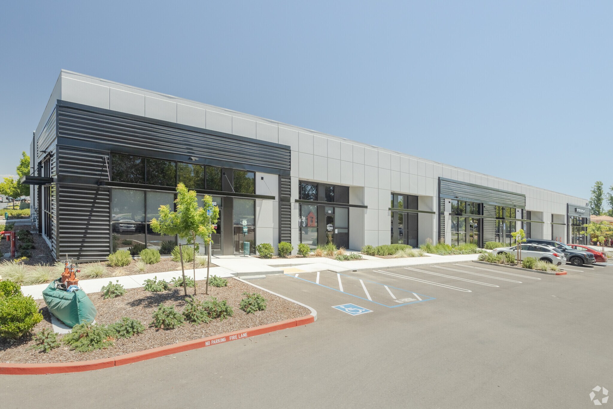10007 Foothills Blvd, Roseville, CA à louer Photo principale– Image 1 sur 5