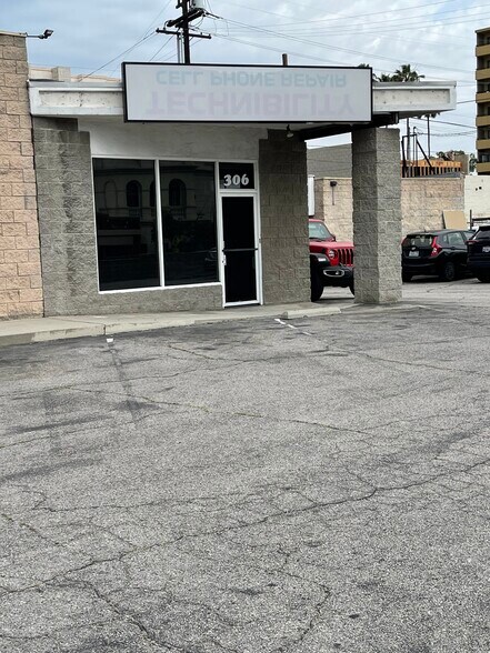 306 E Broadway, Glendale, CA à louer - Photo de l’immeuble – Image 2 sur 2