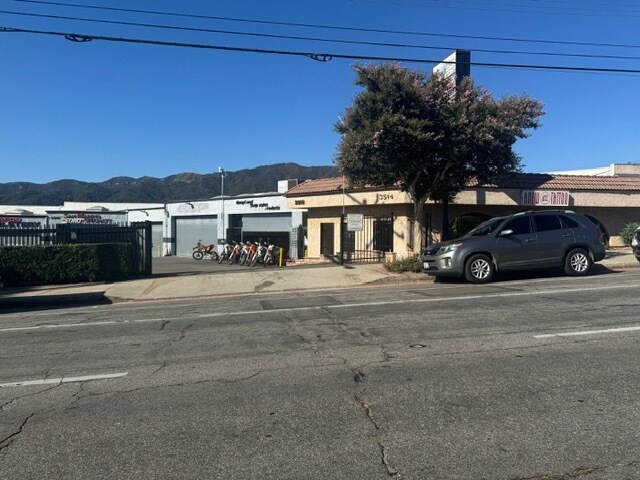 3508-3514 Foothill Blvd, Glendale, CA à louer - Photo de l’immeuble – Image 2 sur 5